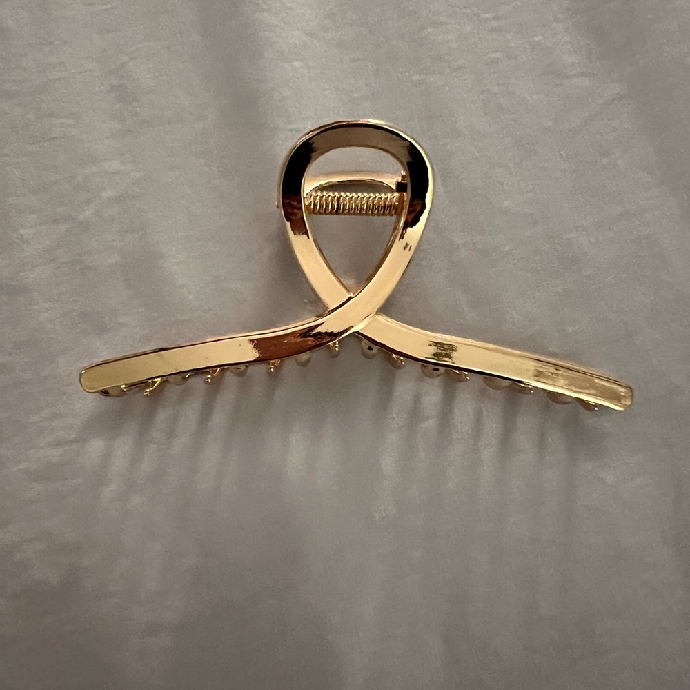 Women’s Gold Hair Claw Clip - Picture 5 of 5
